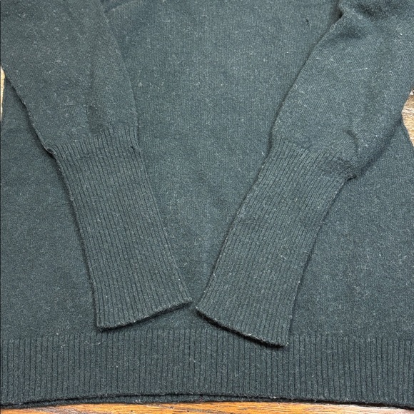 AQUA Cashmere Forest Green Long Sleeve Crew Neck Sweater | Medium | - Picture 5 of 8